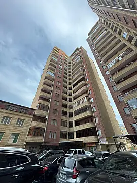 Satılır 4 otaqlı mənzil 157 m²