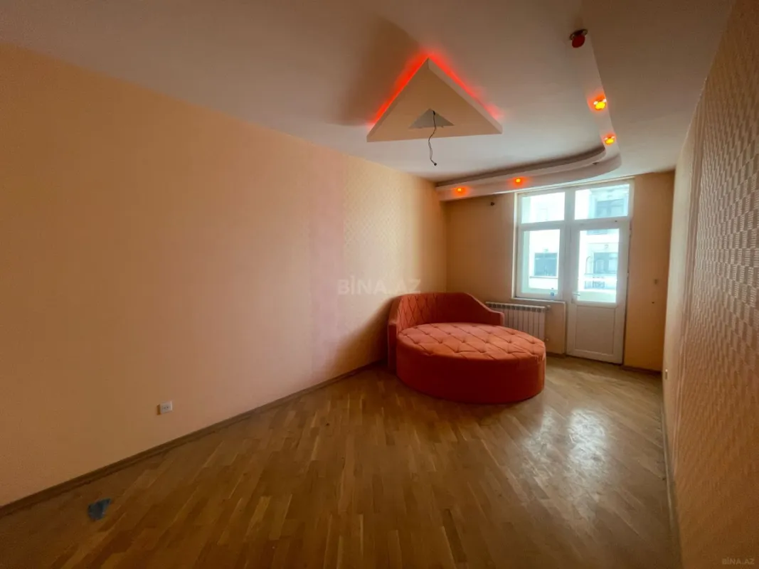 Satılır 4 otaqlı mənzil 157 m²