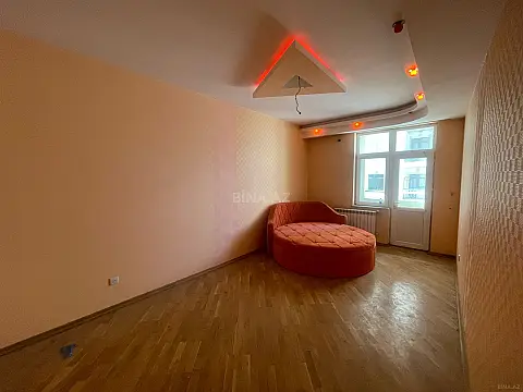 Satılır 4 otaqlı mənzil 157 m²