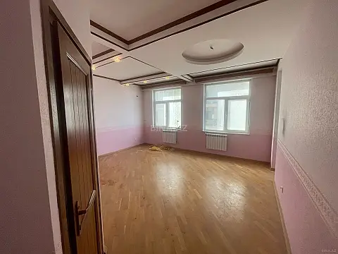 Satılır 4 otaqlı mənzil 157 m²