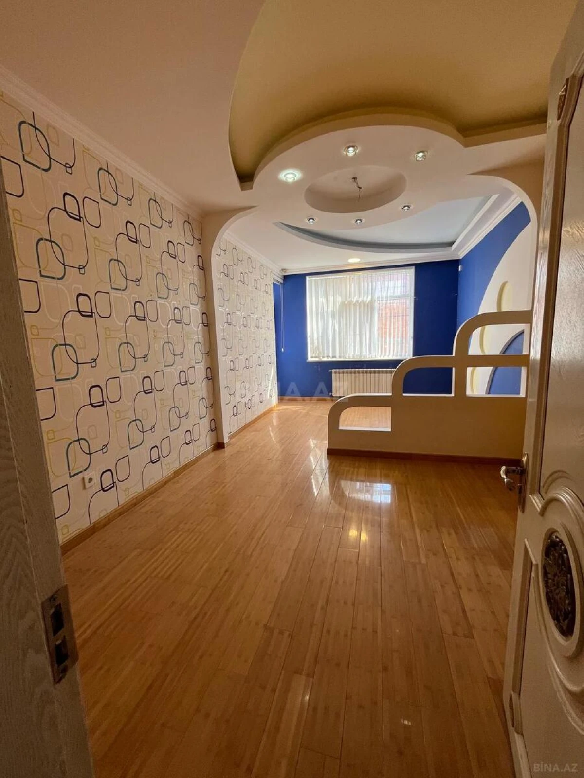 Satılır 3 otaqlı mənzil 135 m²