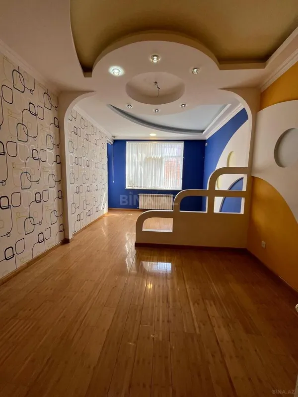 Satılır 3 otaqlı mənzil 135 m²