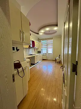 Satılır 3 otaqlı mənzil 135 m²