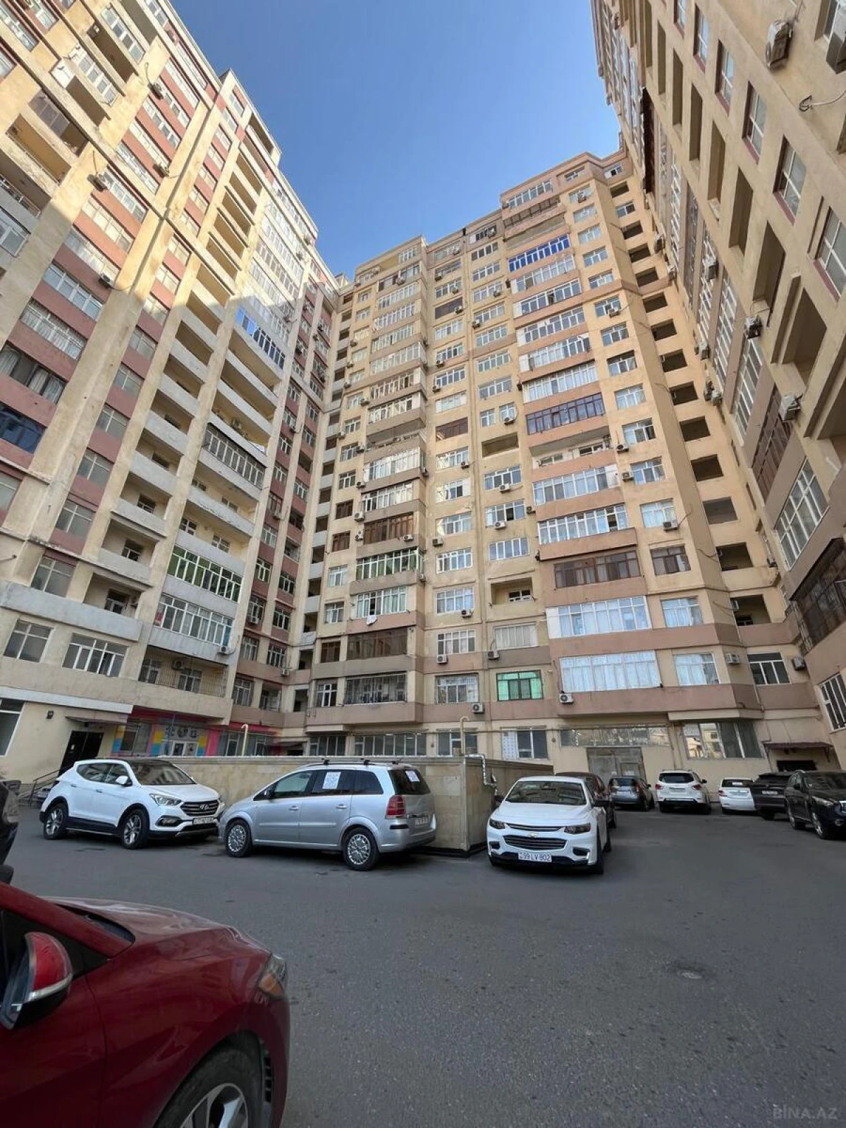 Satılır 3 otaqlı mənzil 135 m²