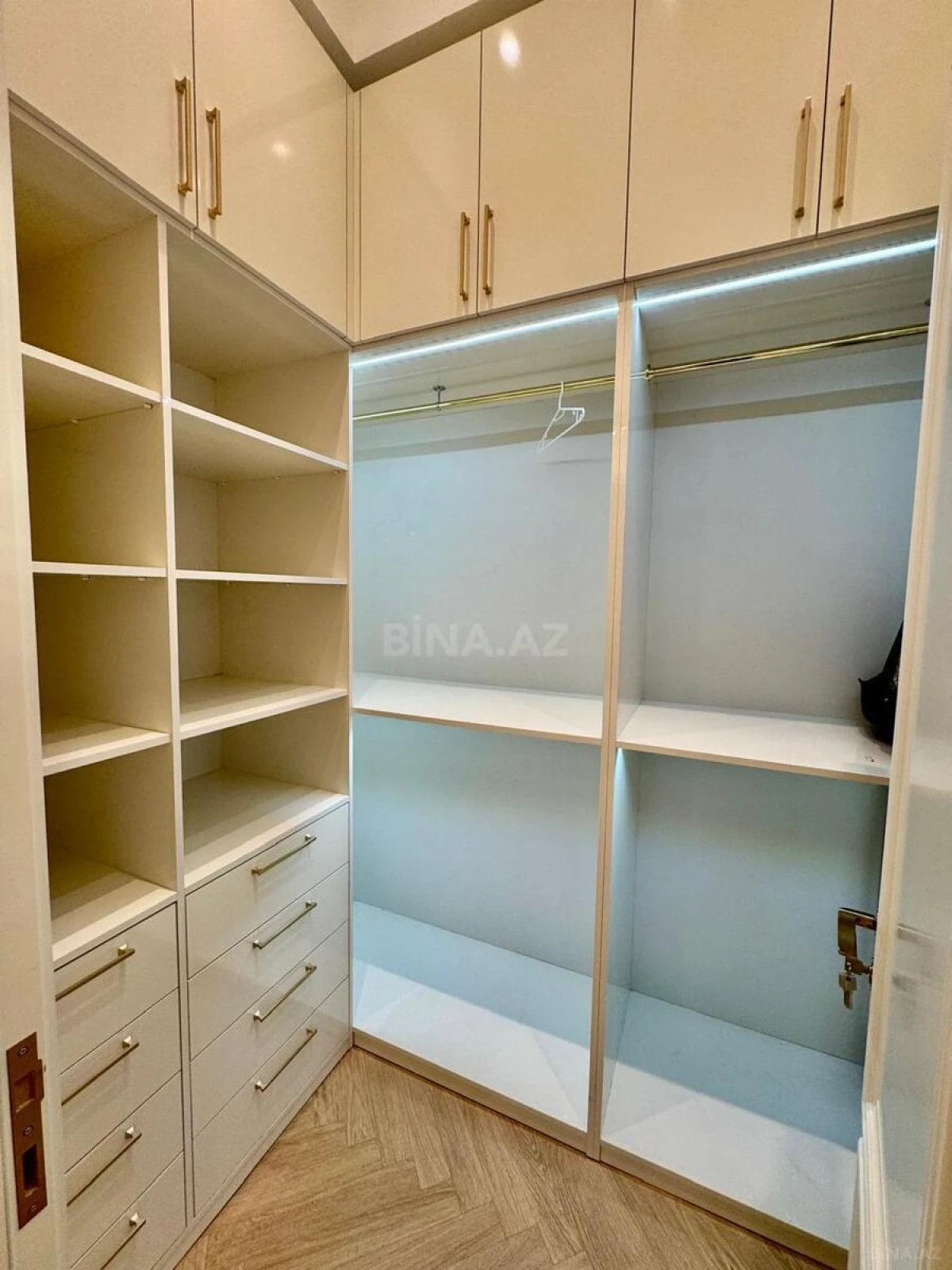 Kirayə verilir 2 otaqlı mənzil 70 m²