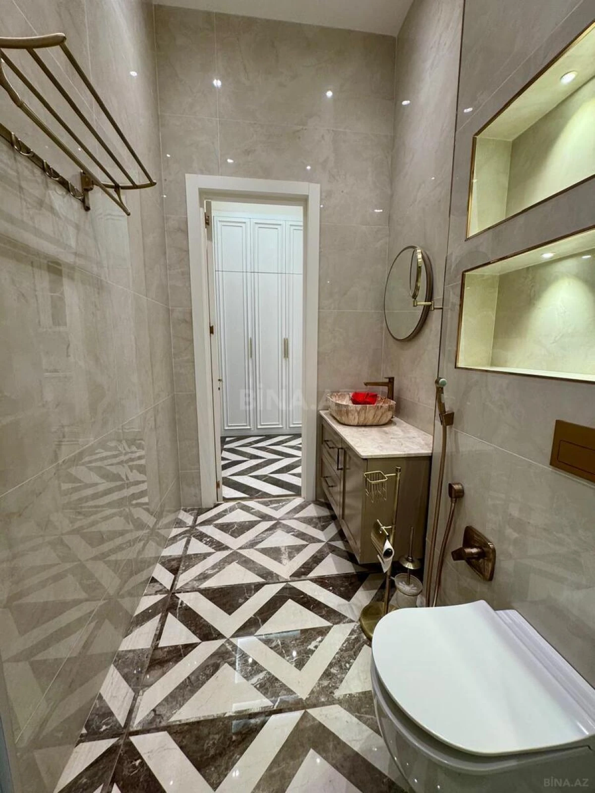 Kirayə verilir 2 otaqlı mənzil 70 m²