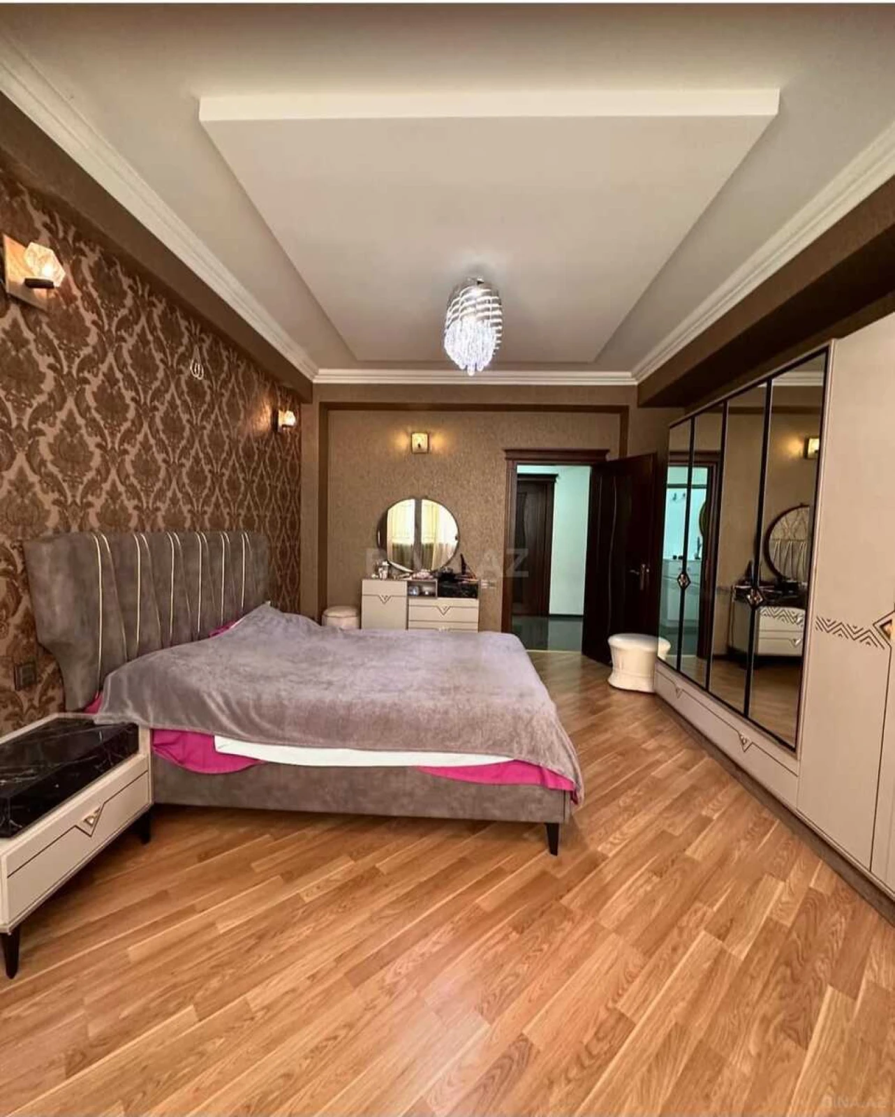 Satılır 4 otaqlı mənzil 120 m²