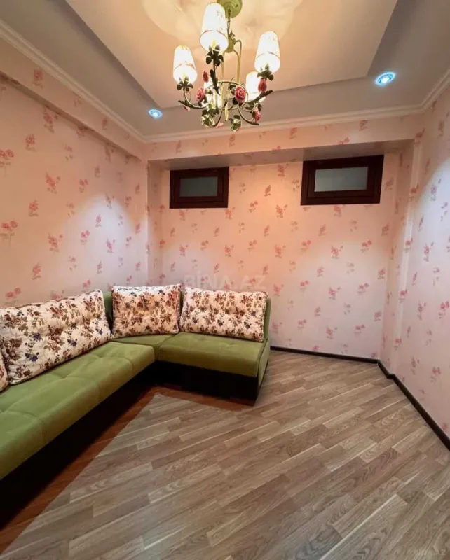 Satılır 4 otaqlı mənzil 120 m²