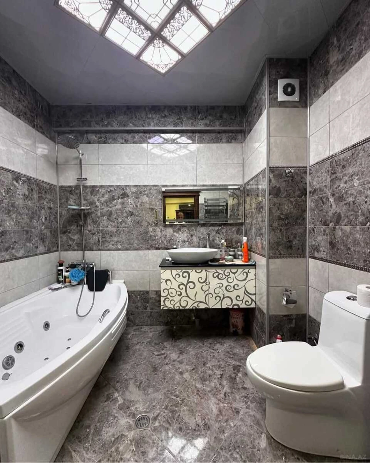 Satılır 4 otaqlı mənzil 120 m²