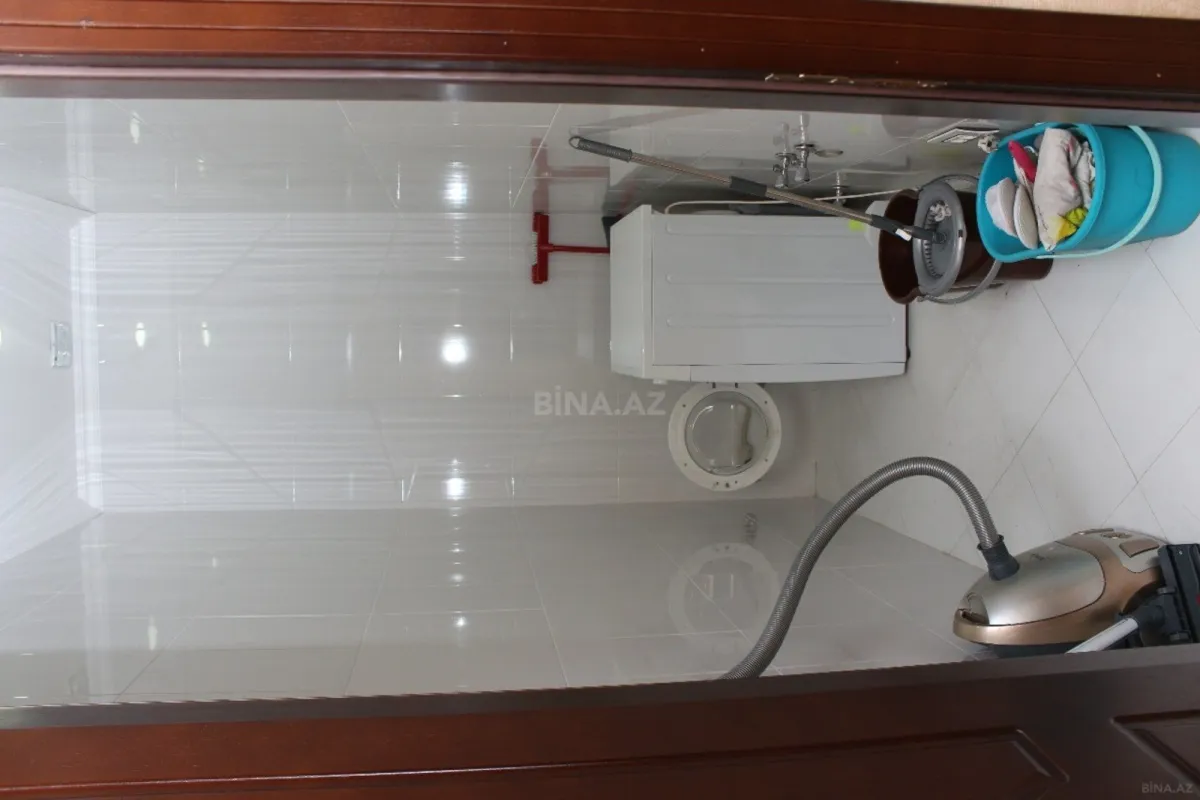 Satılır 4 otaqlı mənzil 216 m²