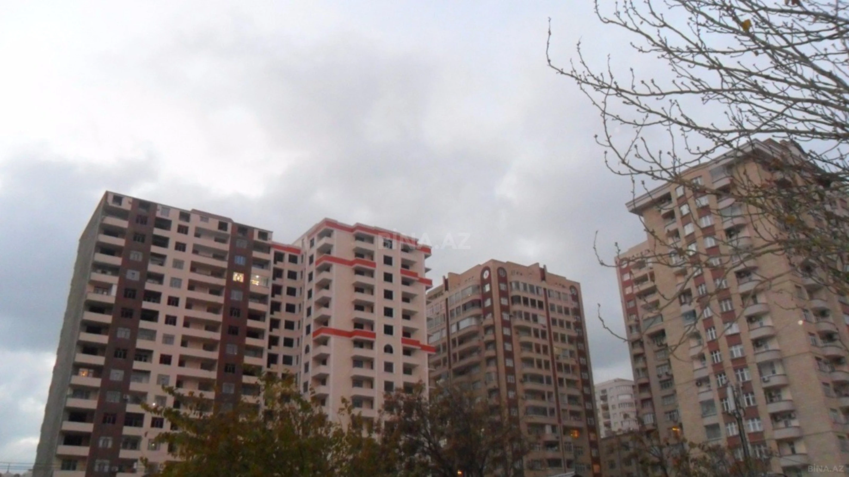 Satılır 4 otaqlı mənzil 230 m²