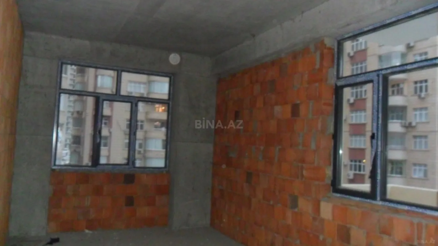 Satılır 4 otaqlı mənzil 230 m²