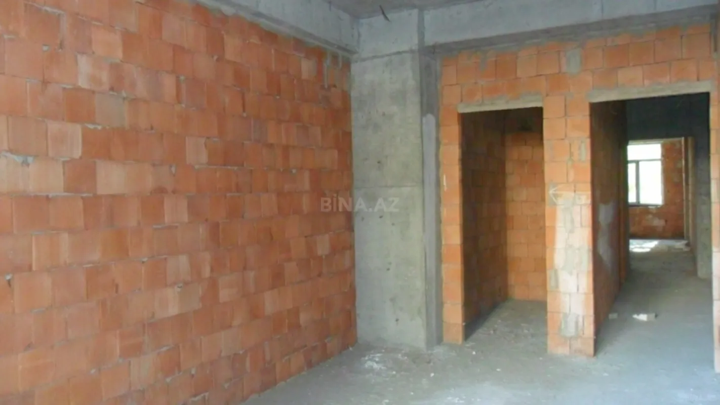 Satılır 4 otaqlı mənzil 230 m²