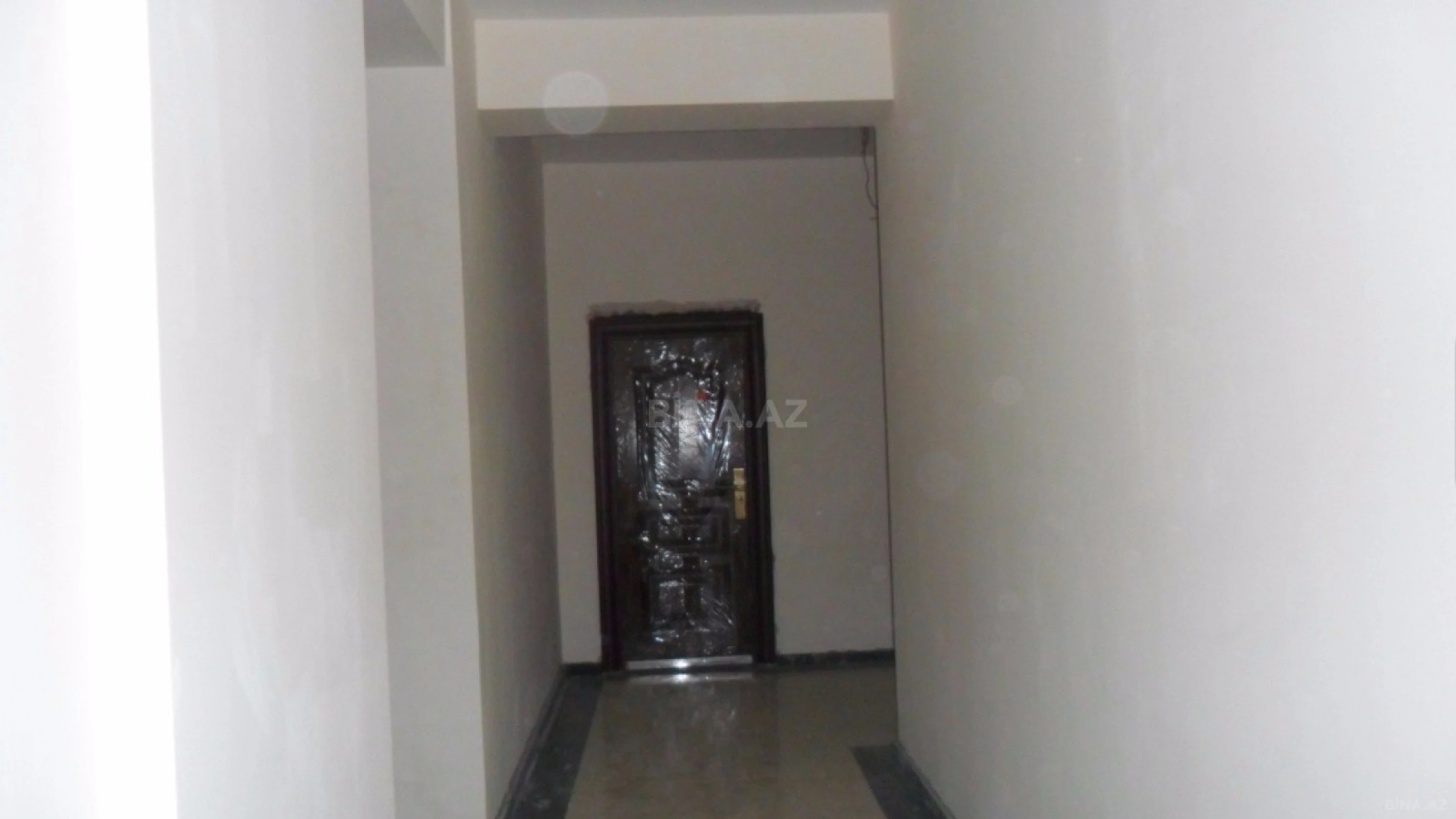 Satılır 4 otaqlı mənzil 230 m²