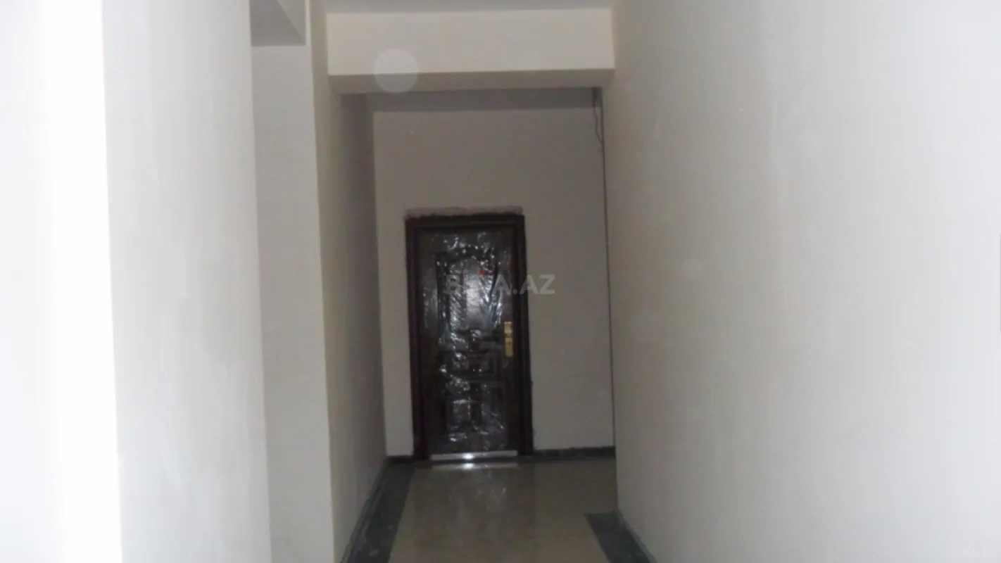 Satılır 4 otaqlı mənzil 230 m²