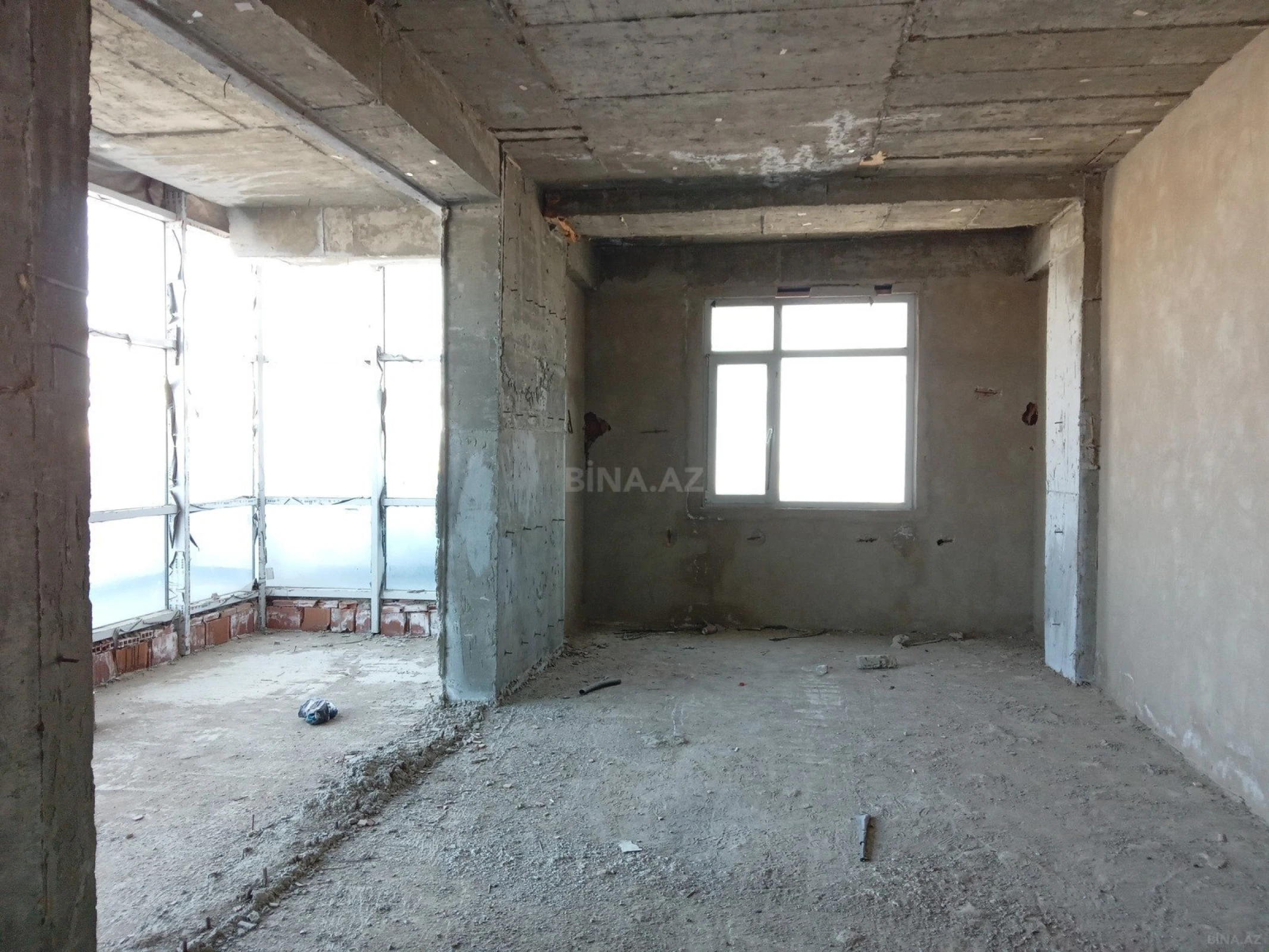 Satılır 5 otaqlı mənzil 300 m²