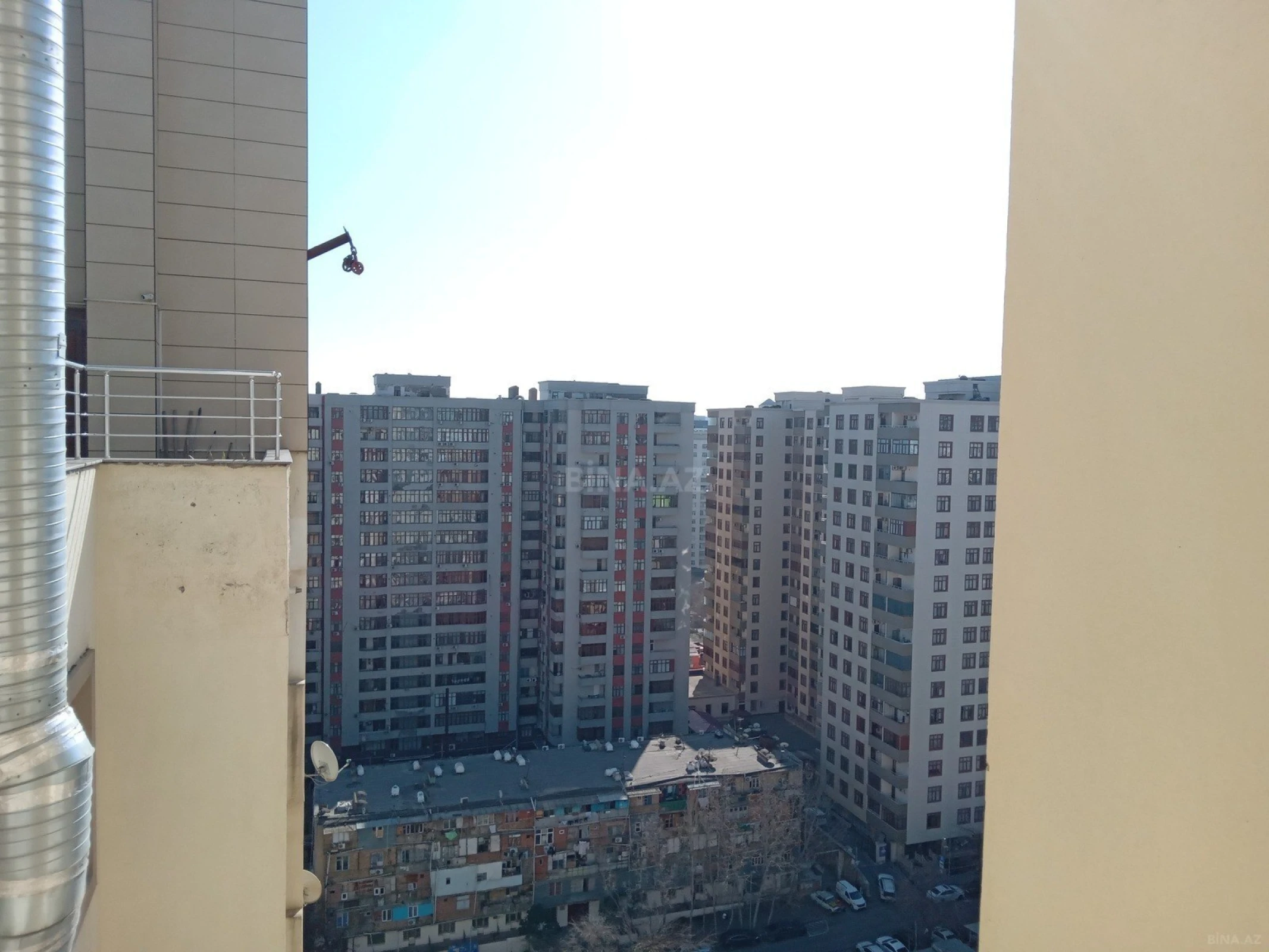 Satılır 5 otaqlı mənzil 300 m²