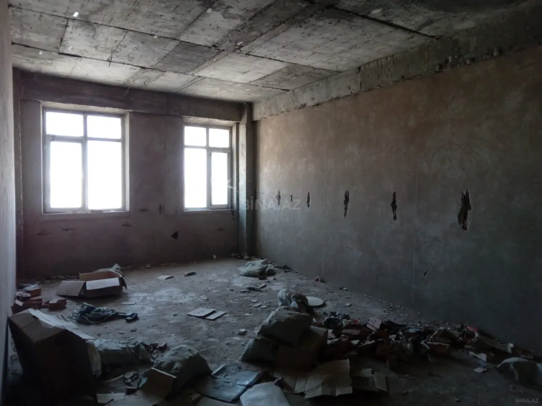 Satılır 5 otaqlı mənzil 300 m²