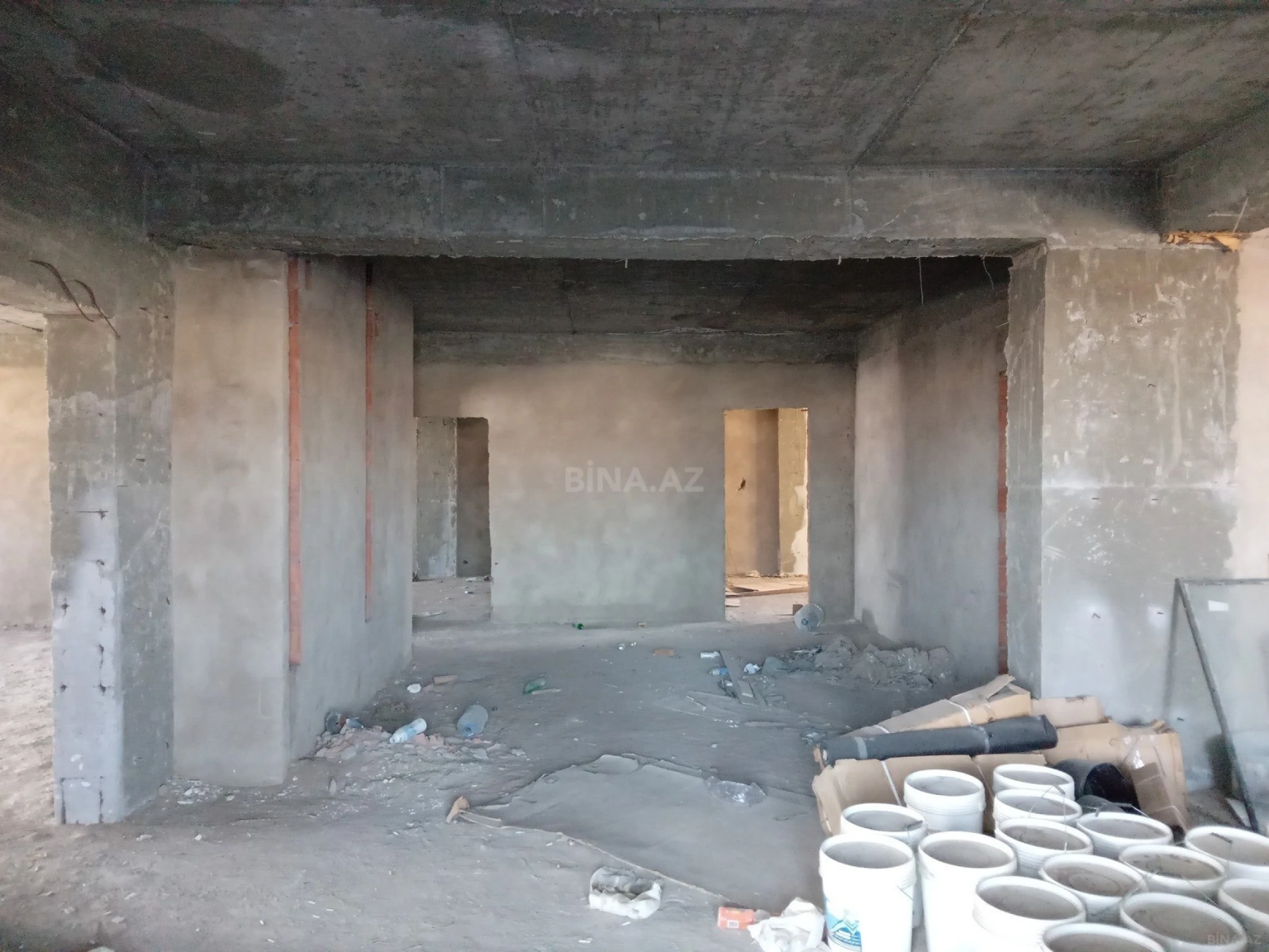 Satılır 5 otaqlı mənzil 300 m²