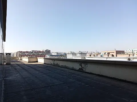 Satılır 5 otaqlı mənzil 300 m²