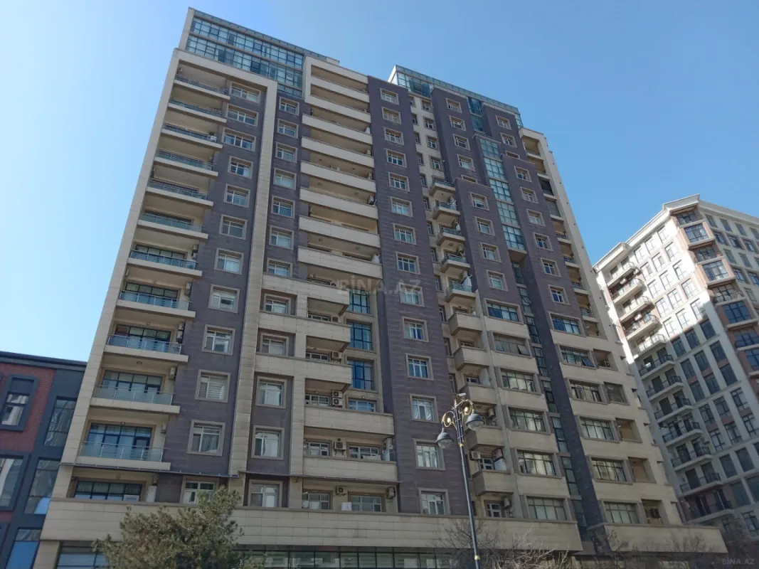 Satılır 5 otaqlı mənzil 300 m²