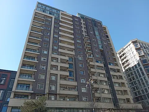 Satılır 5 otaqlı mənzil 300 m² — Bakı, İnşaatçılar 5 otaq 300.00 m²