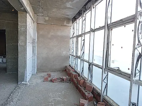 Satılır 5 otaqlı mənzil 300 m²