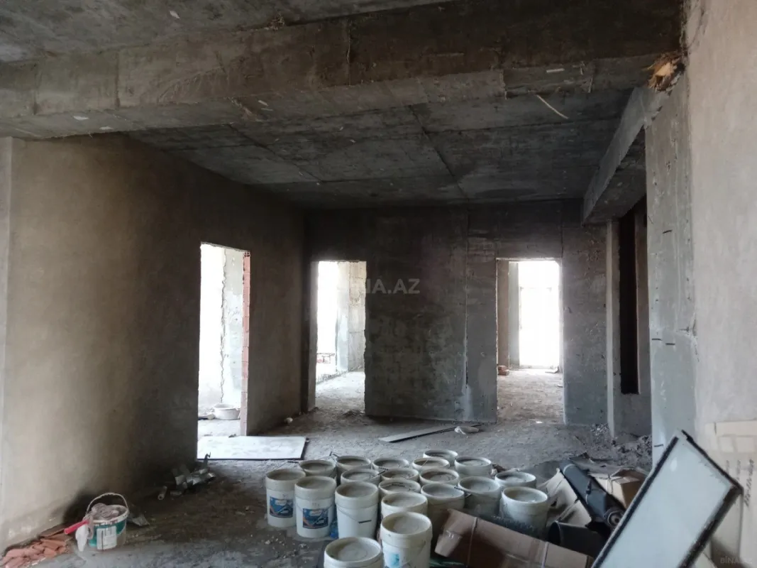 Satılır 5 otaqlı mənzil 300 m²