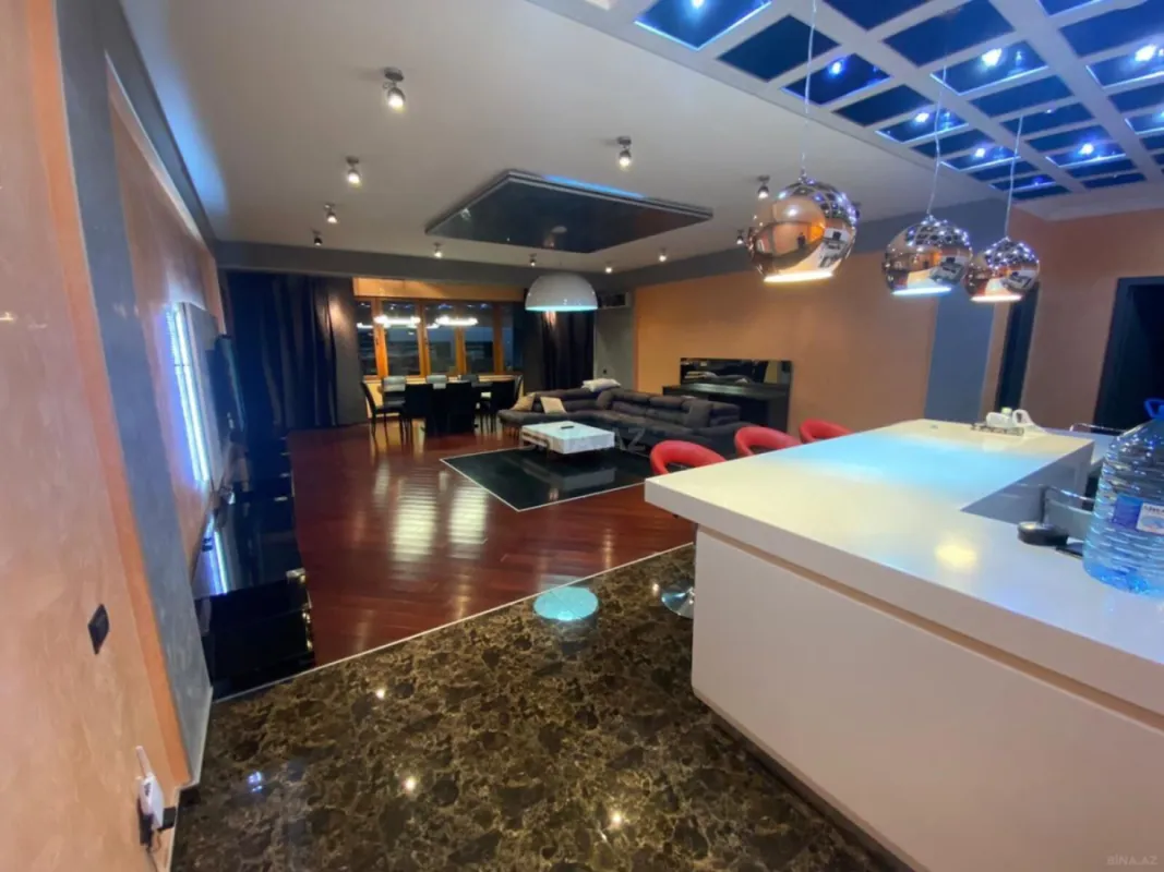 Kirayə verilir 4 otaqlı mənzil 221 m²