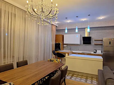 Kirayə verilir 3 otaqlı mənzil 120 m²