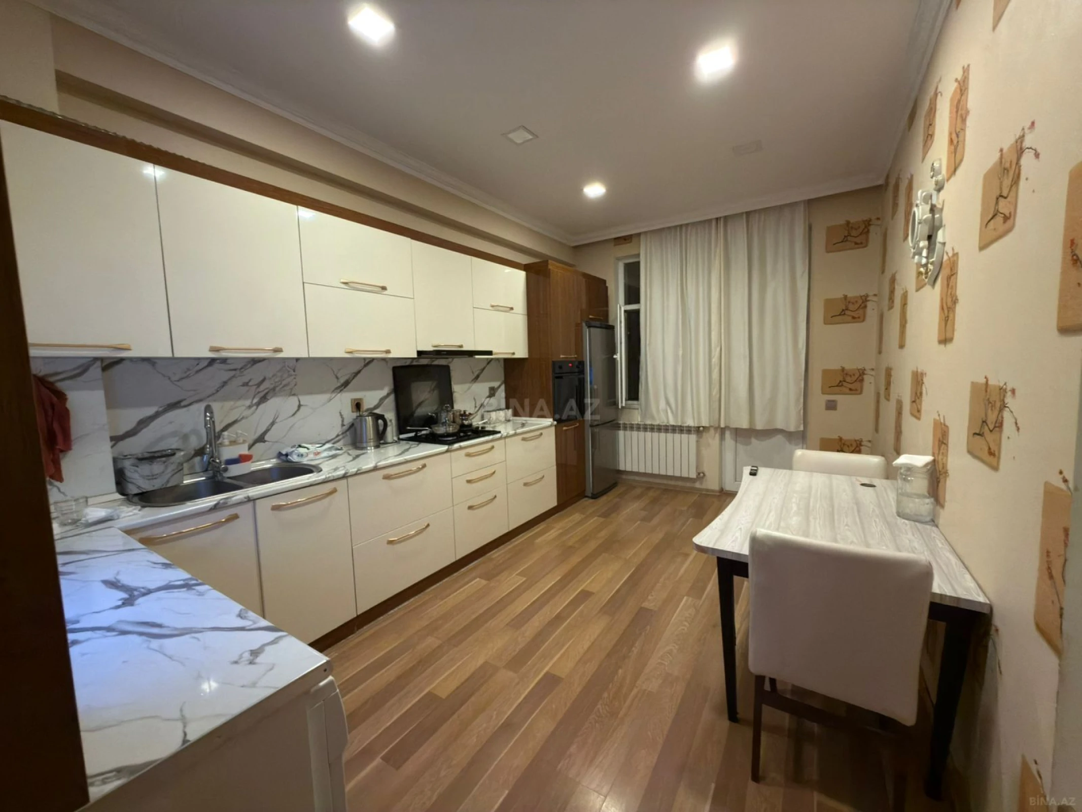 Satılır 3 otaqlı mənzil 115 m²