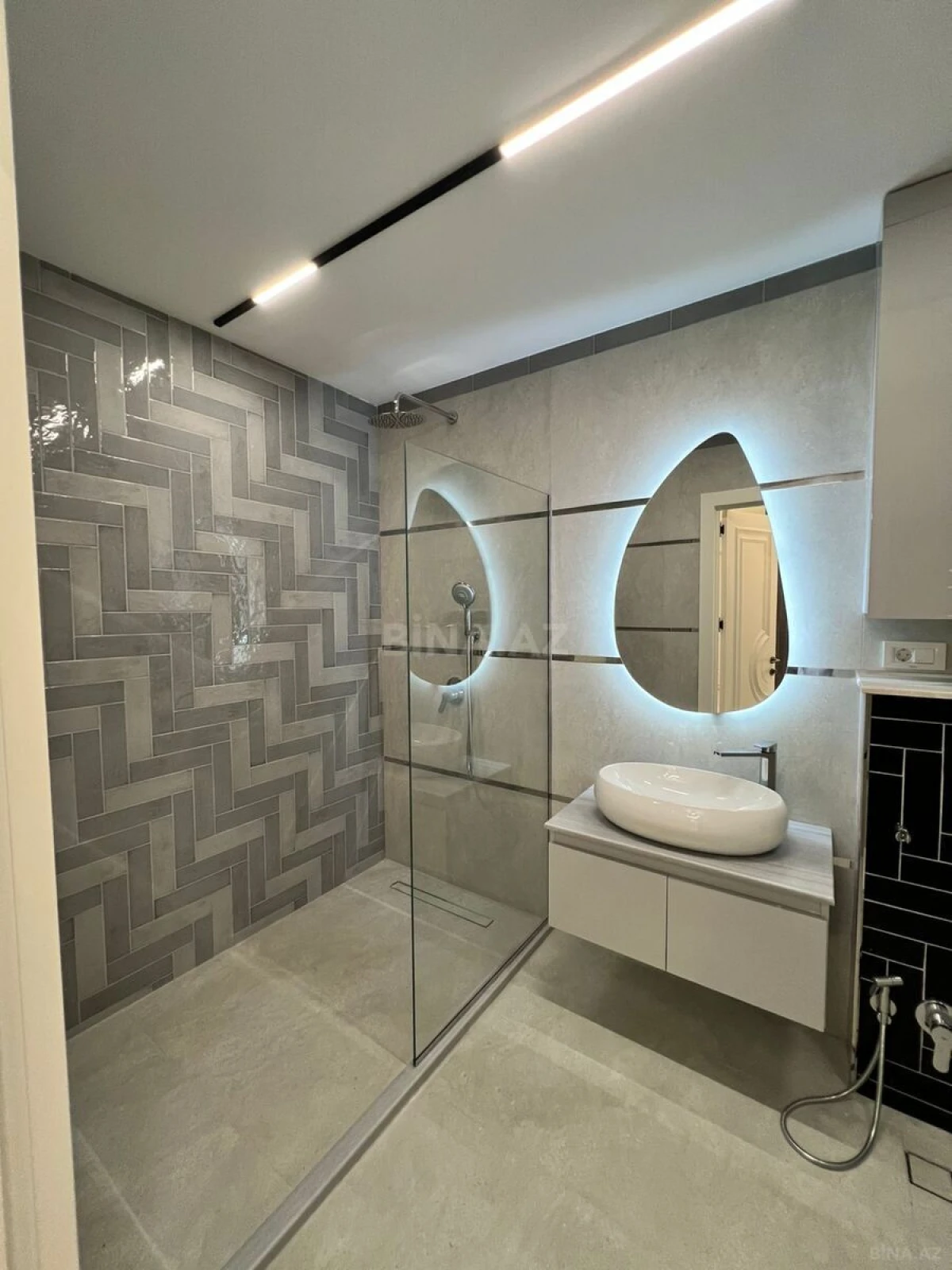 Satılır 3 otaqlı mənzil 123 m²