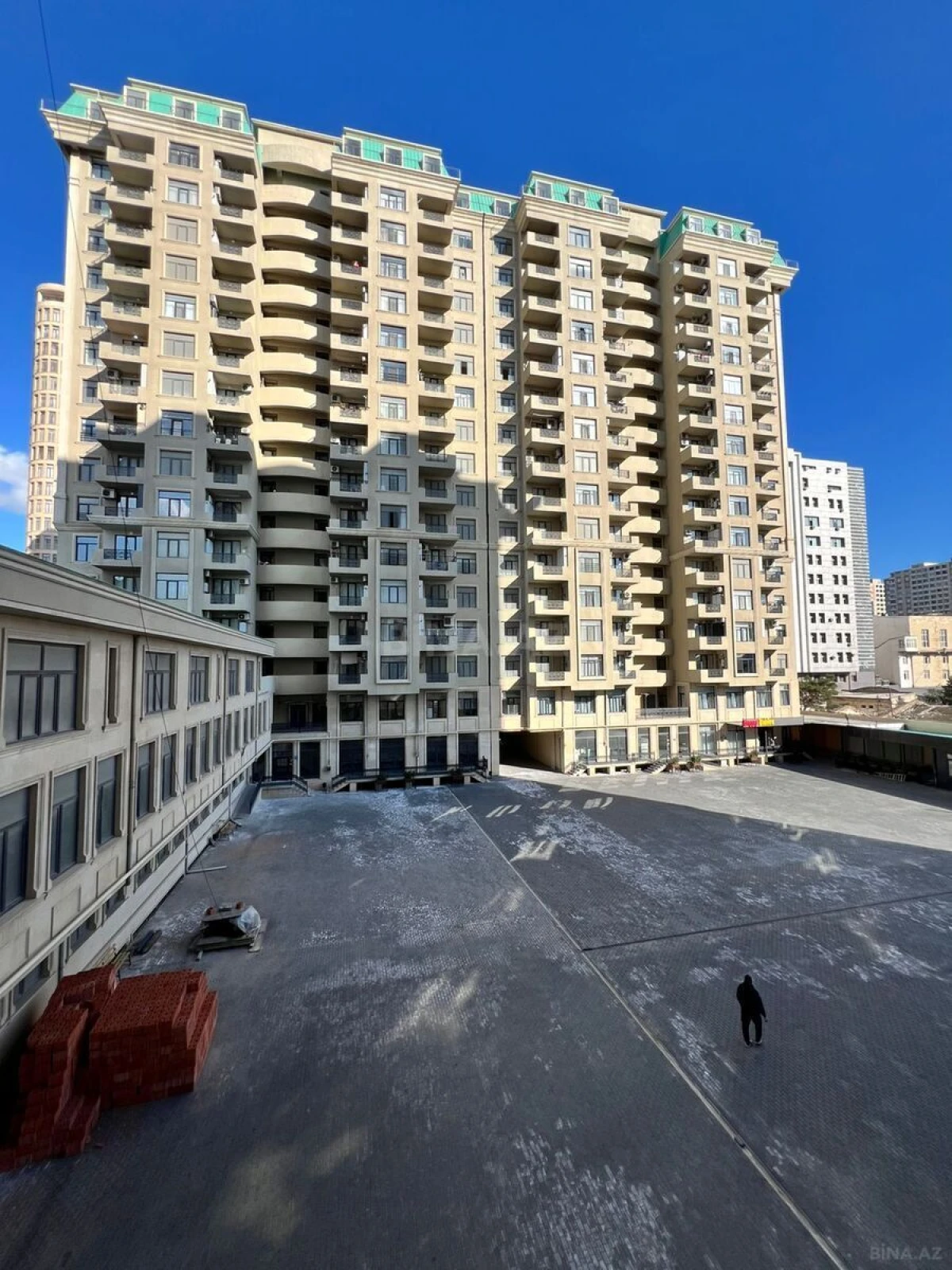 Satılır 3 otaqlı mənzil 123 m²