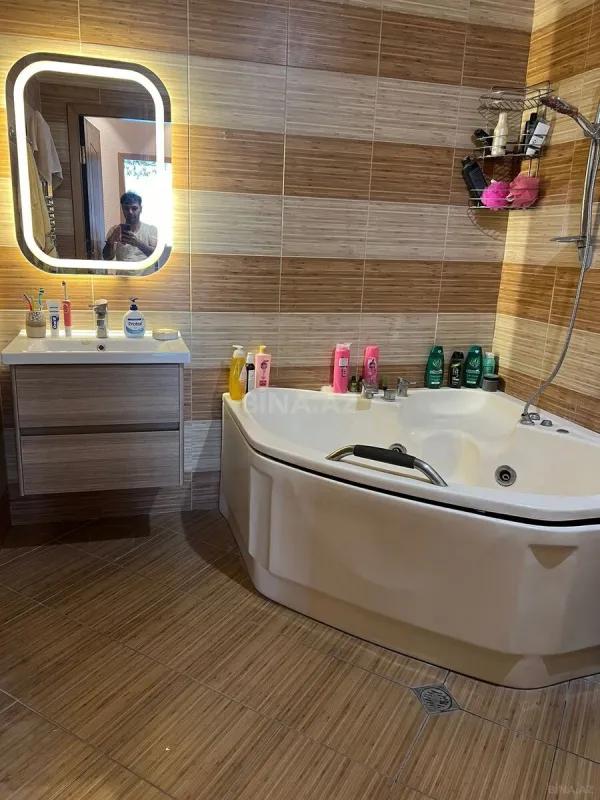 Satılır 2 otaqlı mənzil 88 m²