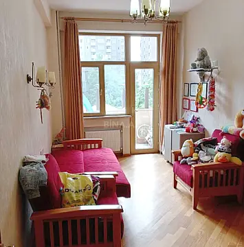 Satılır 4 otaqlı mənzil 155 m²