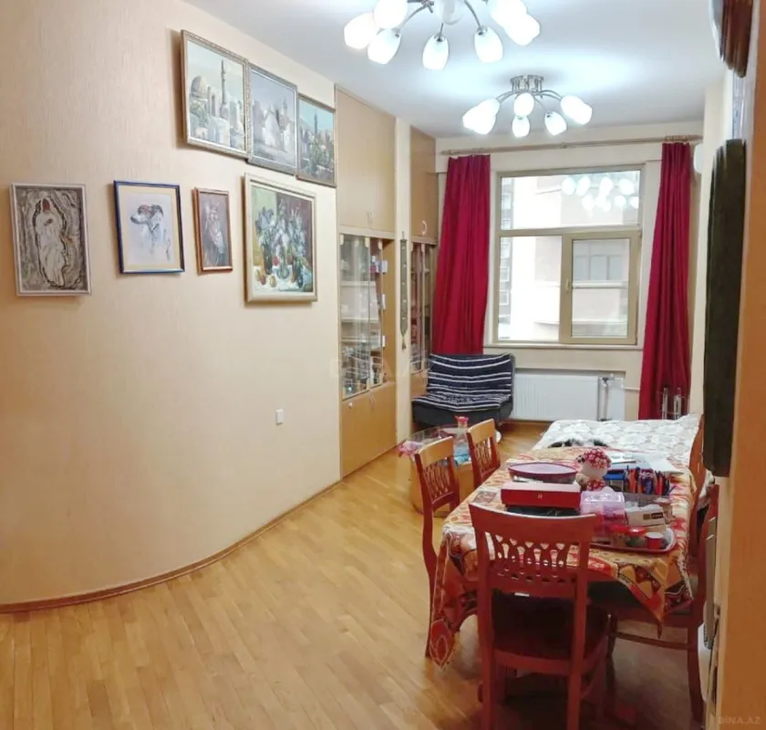 Satılır 4 otaqlı mənzil 155 m²