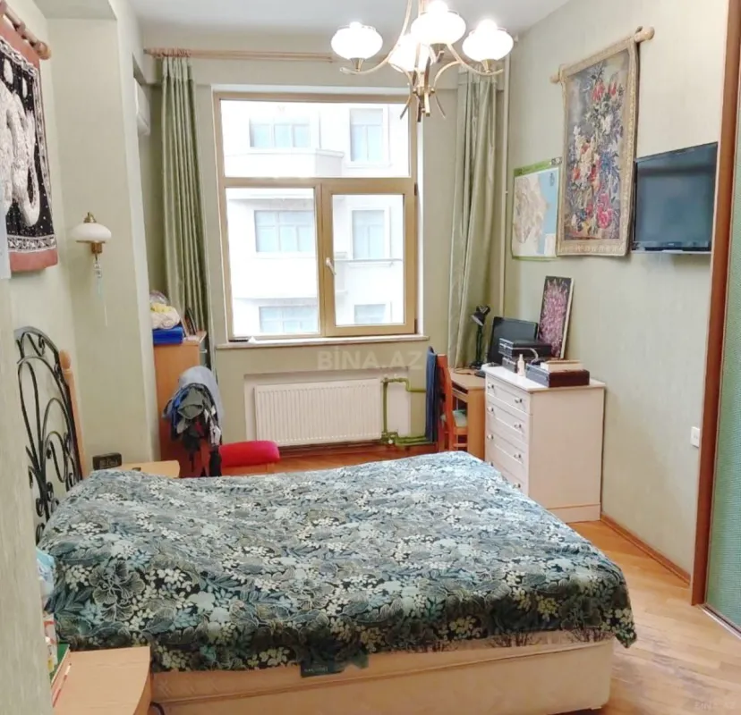 Satılır 4 otaqlı mənzil 155 m²