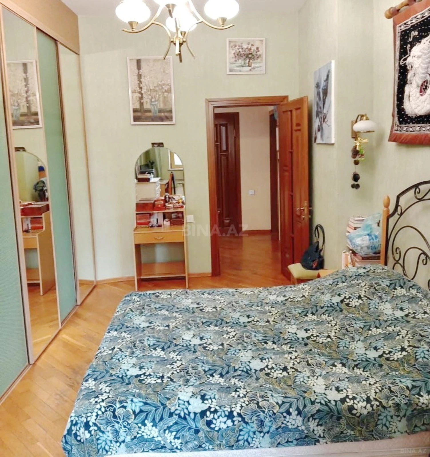 Satılır 4 otaqlı mənzil 155 m²