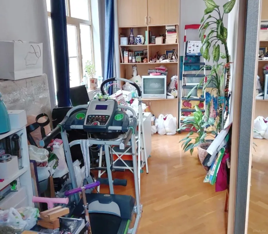 Satılır 4 otaqlı mənzil 155 m²