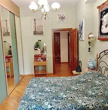 Satılır 4 otaqlı mənzil 155 m²