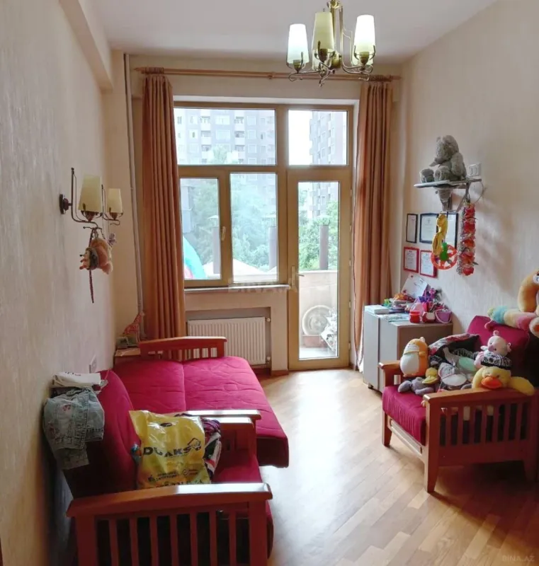 Satılır 4 otaqlı mənzil 155 m²