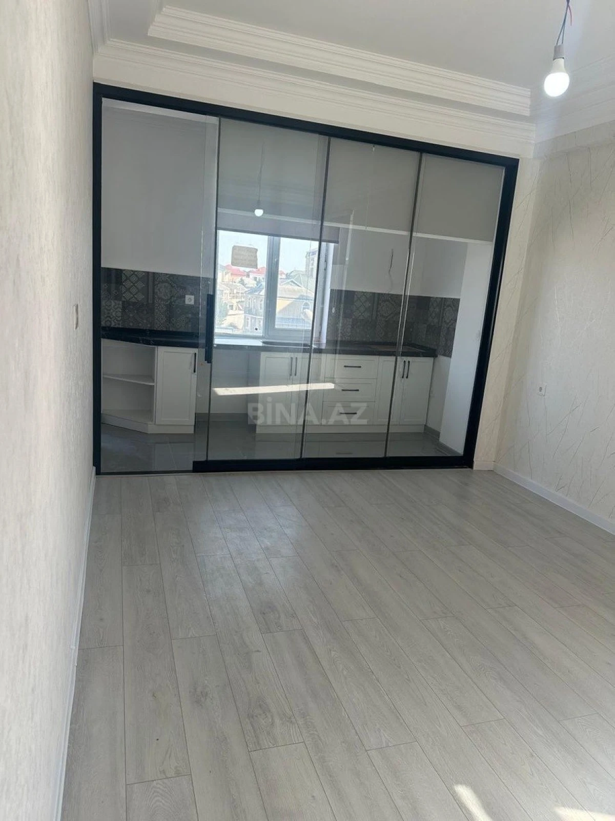 Satılır 2 otaqlı mənzil 76 m²