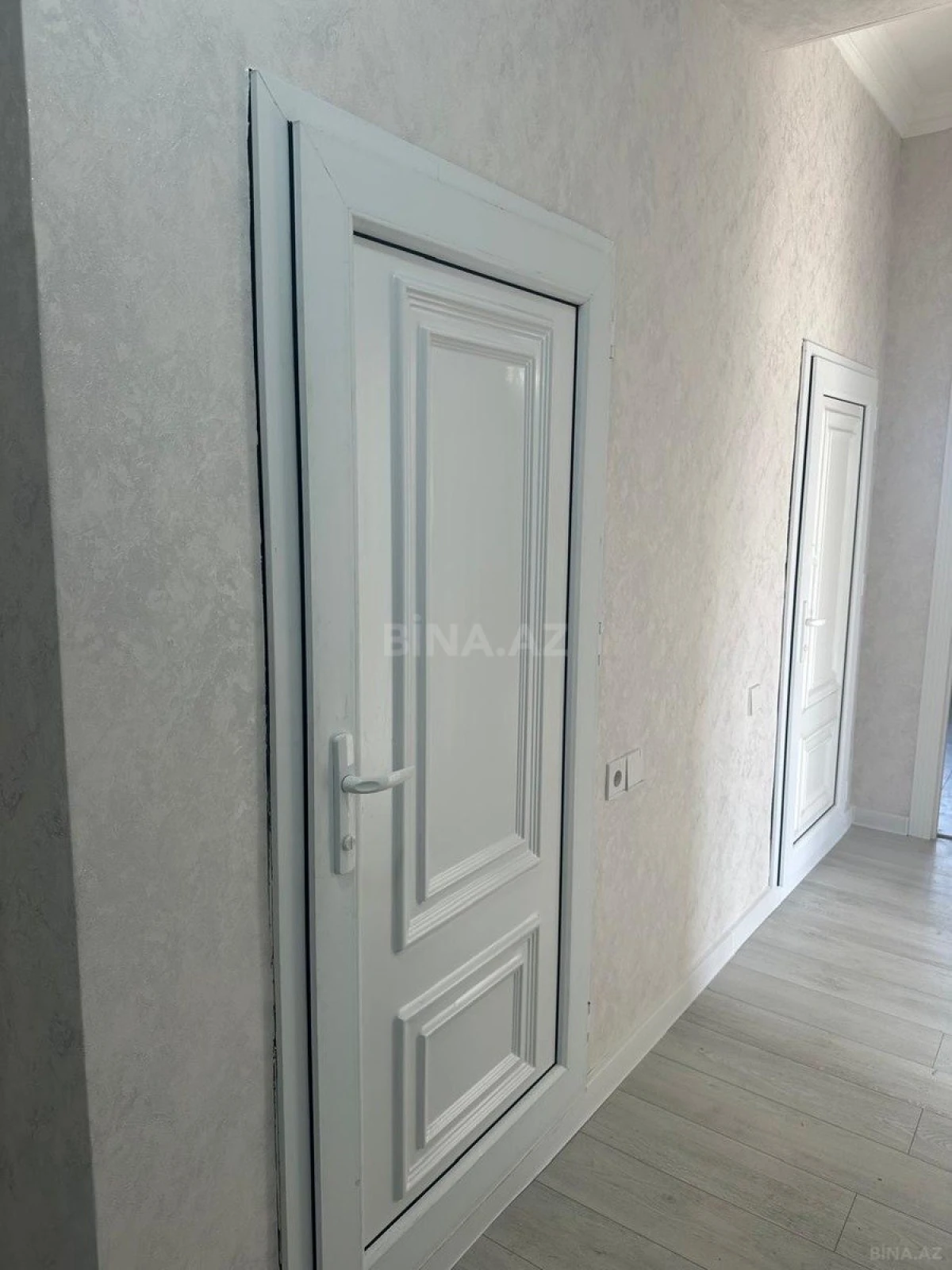 Satılır 2 otaqlı mənzil 76 m²