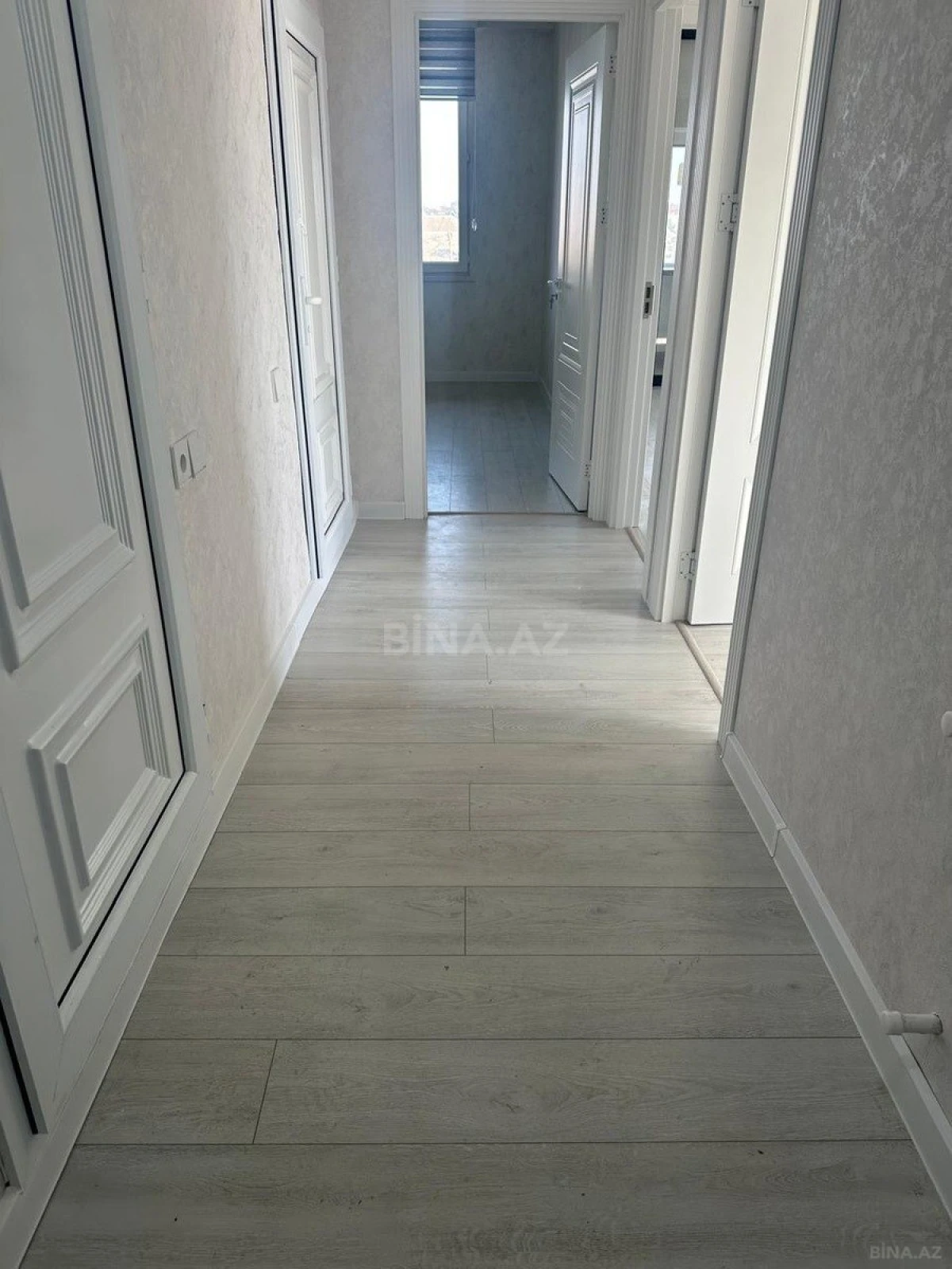 Satılır 2 otaqlı mənzil 76 m²