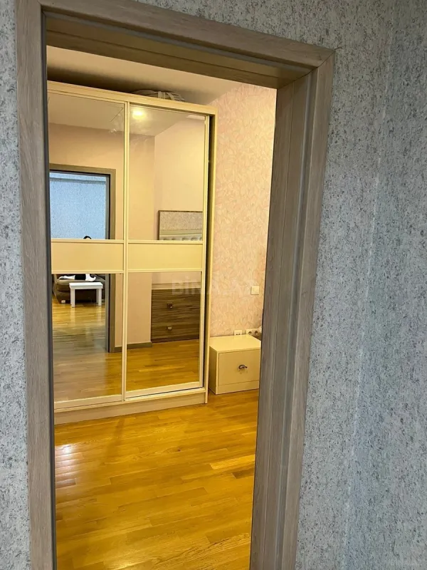 Kirayə verilir 2 otaqlı mənzil 94 m²