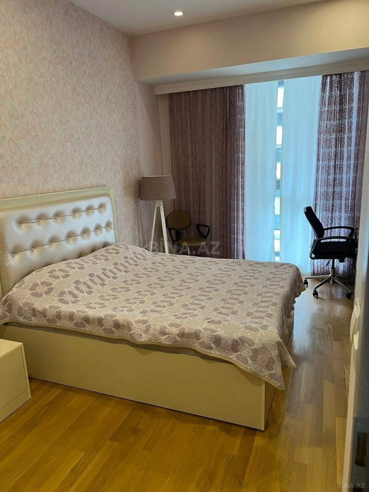 Kirayə verilir 2 otaqlı mənzil 94 m²