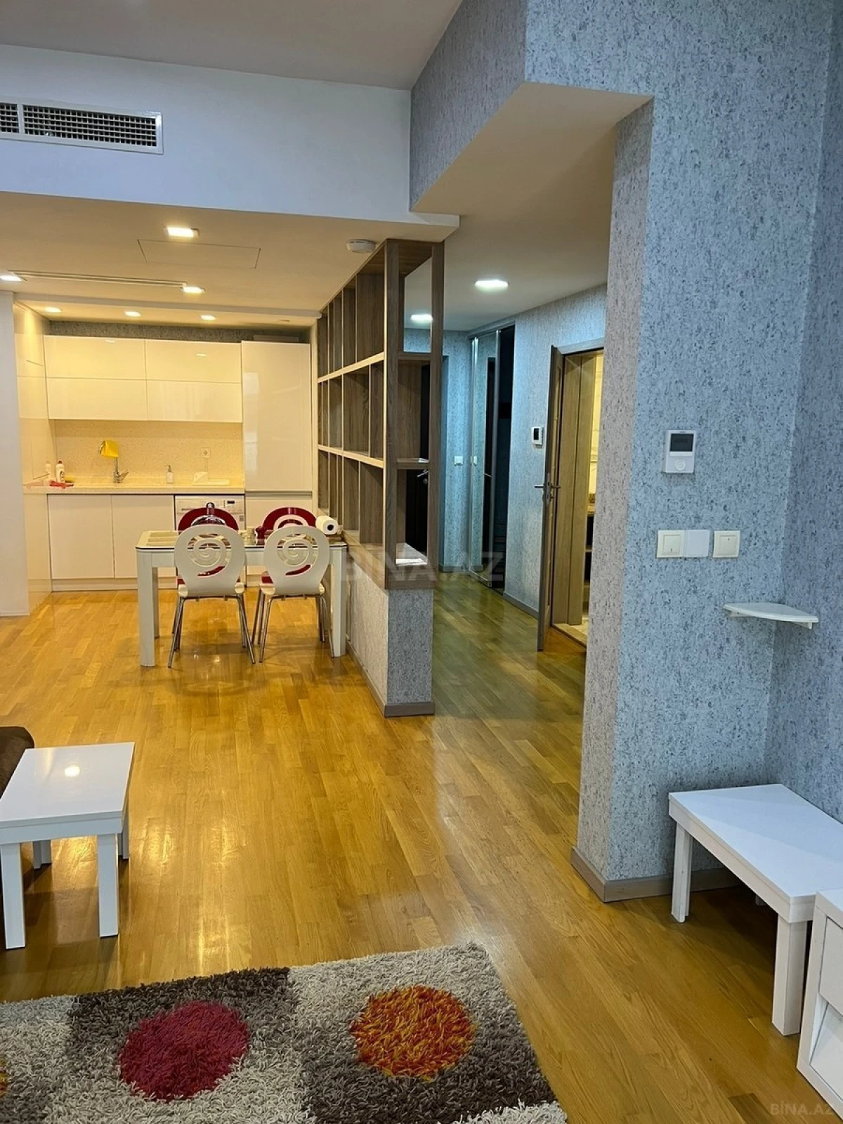 Kirayə verilir 2 otaqlı mənzil 94 m²