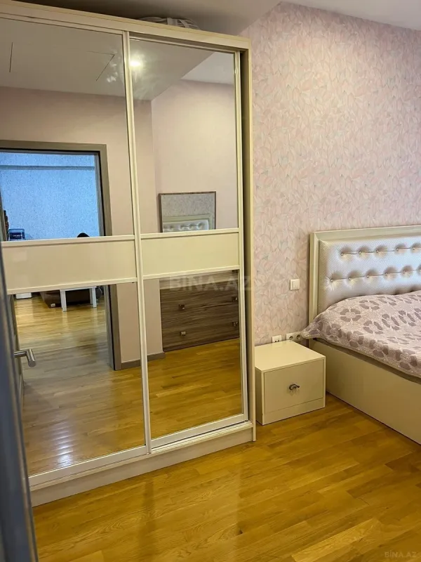 Kirayə verilir 2 otaqlı mənzil 94 m²