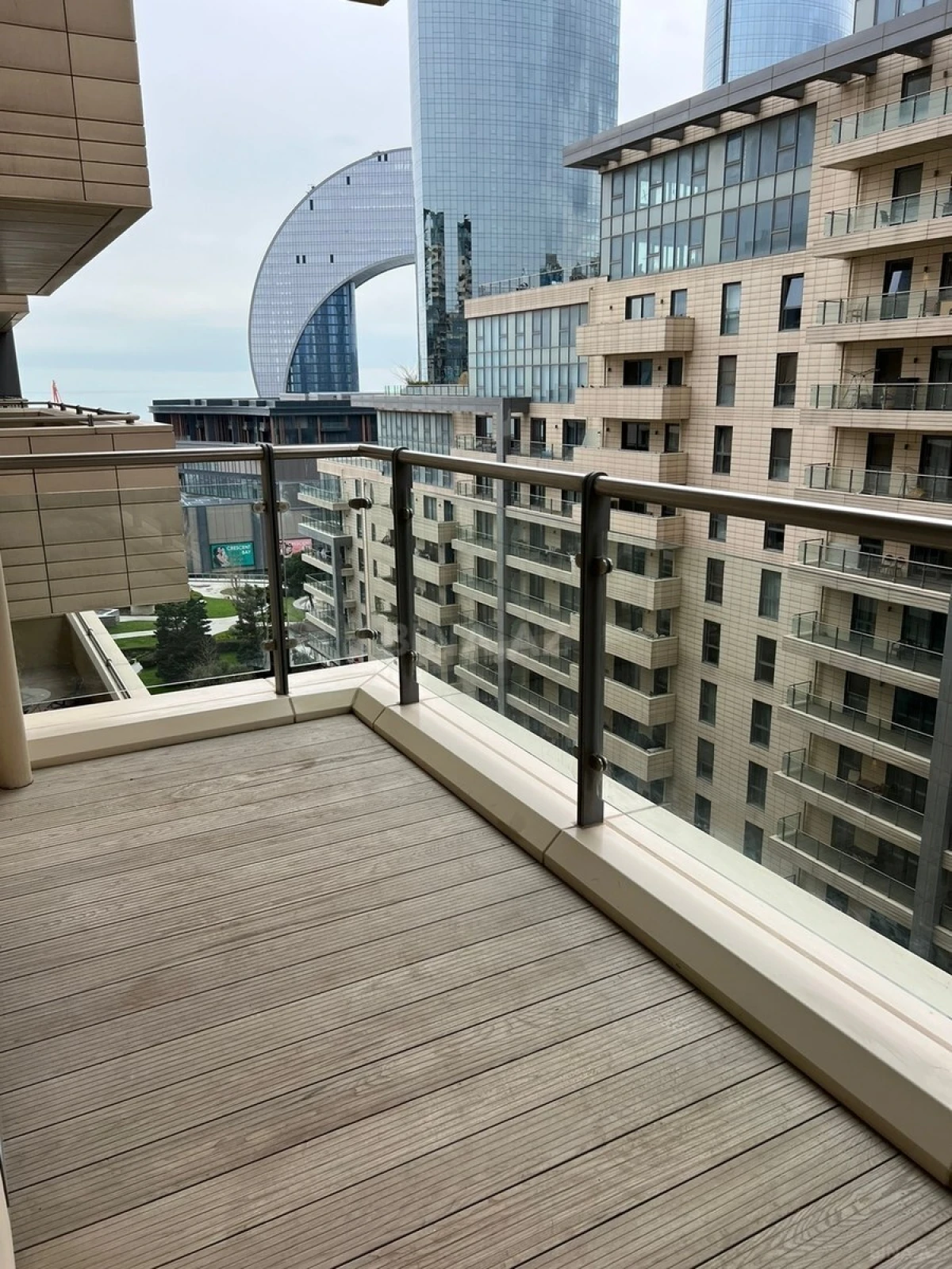 Kirayə verilir 2 otaqlı mənzil 94 m²