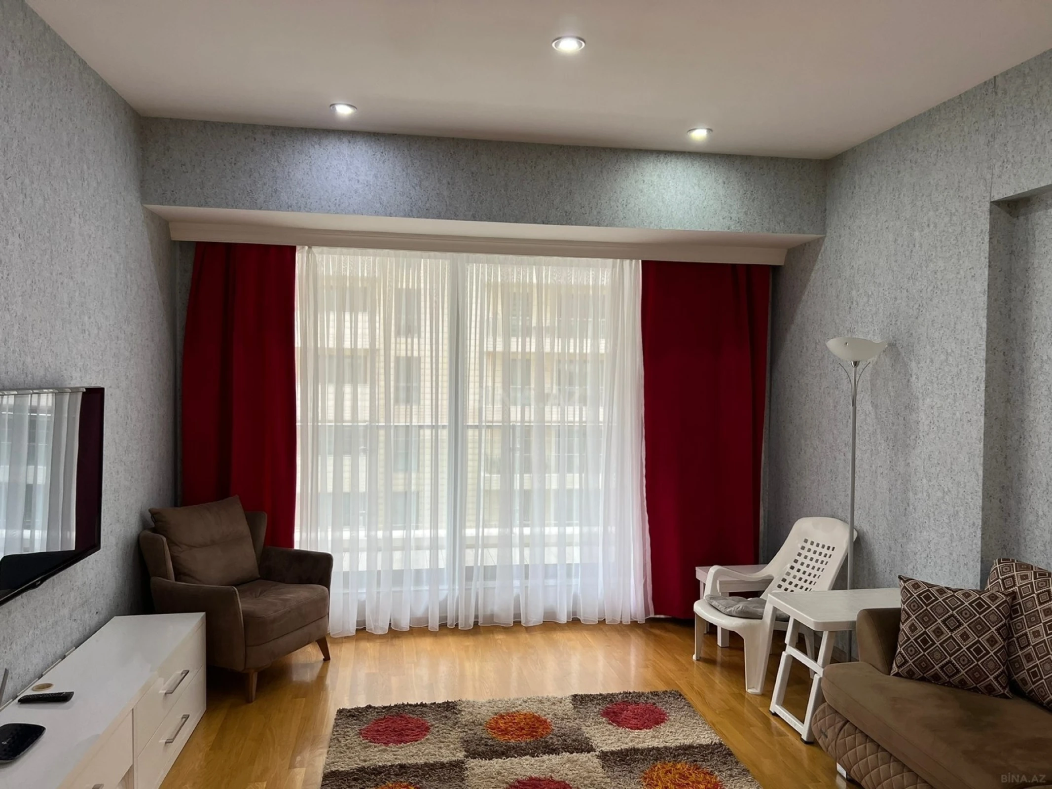 Kirayə verilir 2 otaqlı mənzil 94 m²